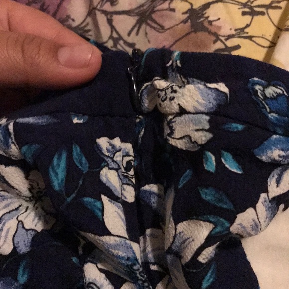 Forever 21 blue floral shorts - Picture 3 of 3